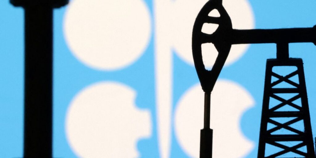 Opep+ anuncia cortes de petróleo para compensar excesso de produção