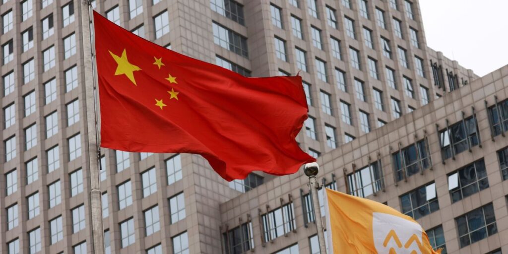 Taxa de desemprego entre jovens na China sobe para 16,9% em fevereiro