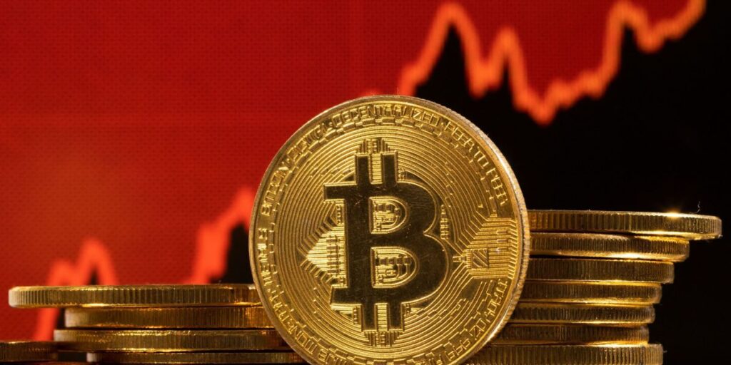 Bitcoin recua com mercados atentos a tarifas dos EUA e teto da dívida