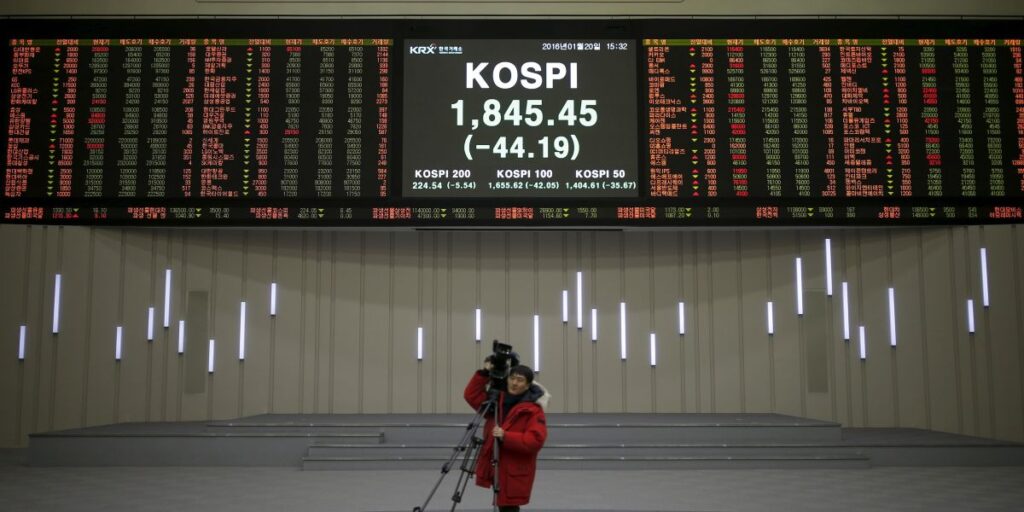 Bolsas asiáticas fecham em queda, pressionadas por ações de tecnologia