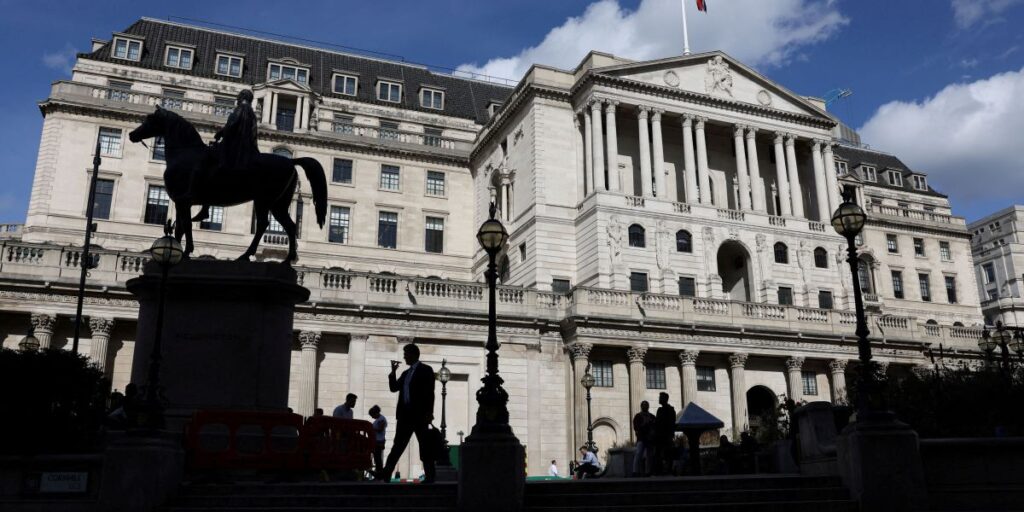 BC da Inglaterra mantém taxa de juros e alerta contra suposições de cortes