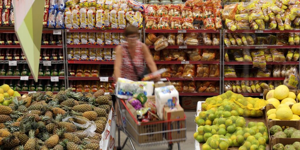 Nove estados avaliam reduzir ICMS da cesta básica após pedido do governo