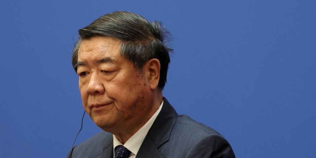 Czar econômico da China convida UE a resistir às tarifas dos EUA