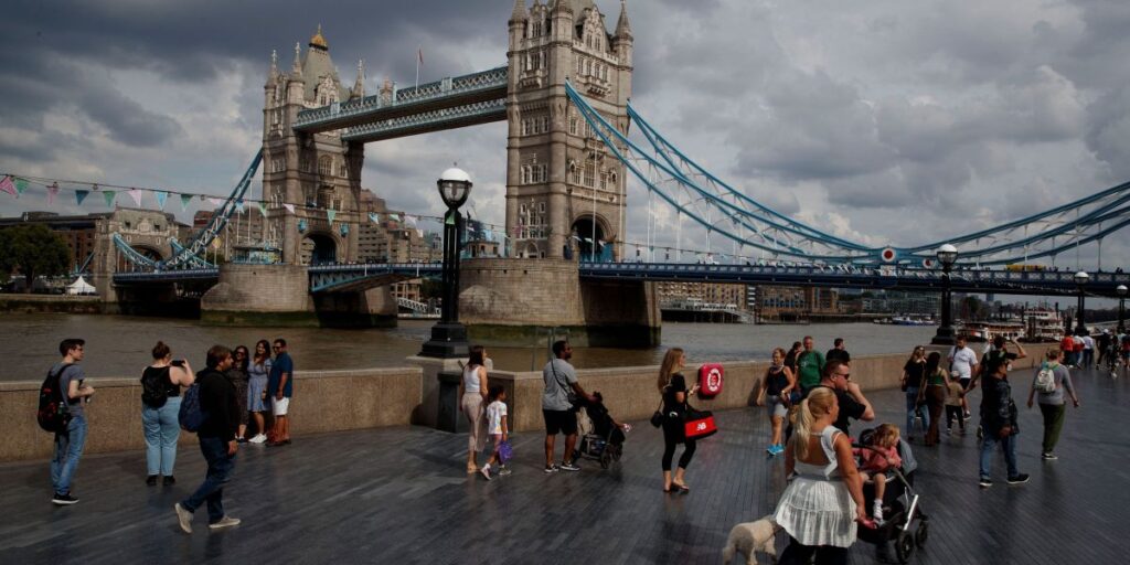 Taxa de desemprego do Reino Unido se mantém em 4,4% nos 3 meses até janeiro