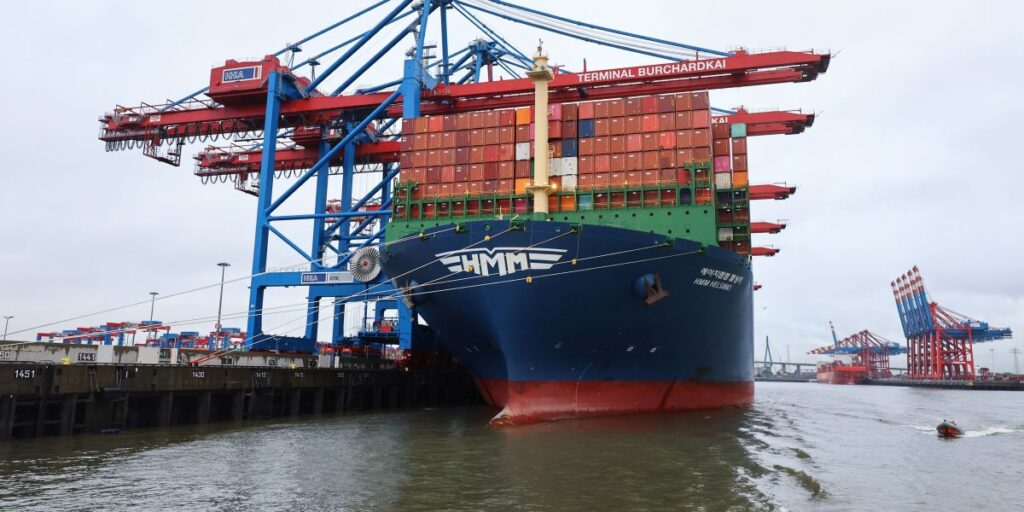 UE pode adiar retaliação contra tarifas dos EUA para início de abril