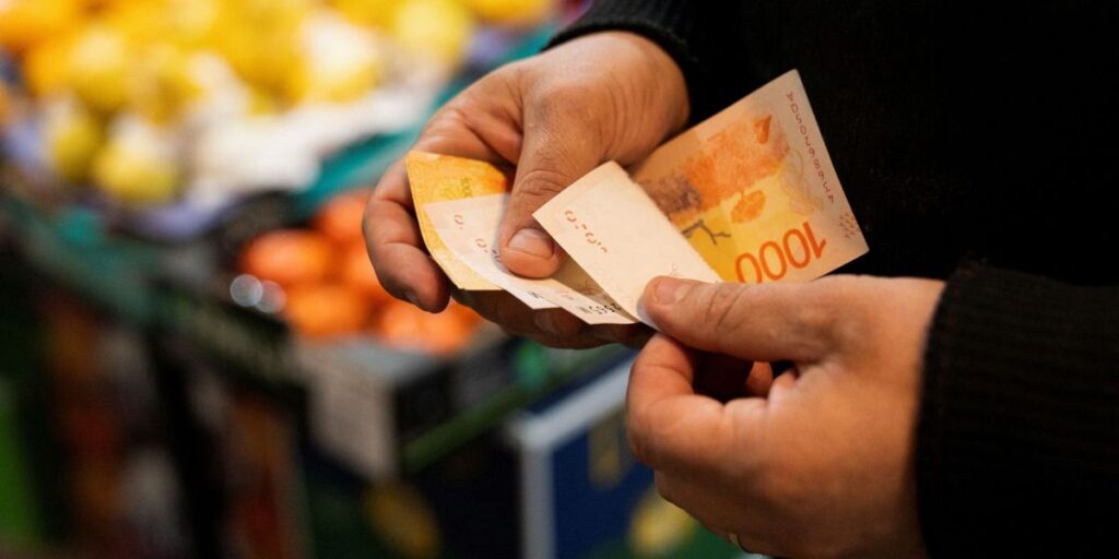 Sob Milei, consumo das famílias argentinas cresce 2,9% em fevereiro