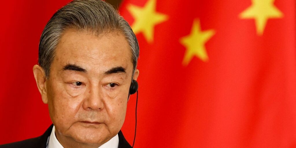 Trump promove retorno à “lei da selva”, diz chanceler da China