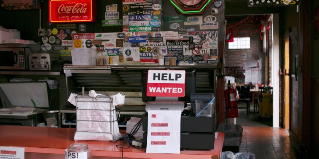 Vagas de emprego em aberto nos EUA sobem em janeiro; demissões caem