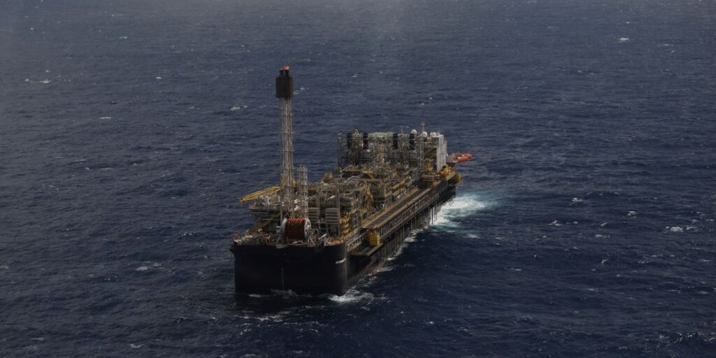 Governo avalia novo leilão de petróleo para arrecadar mais R$ 30 bi em 2025