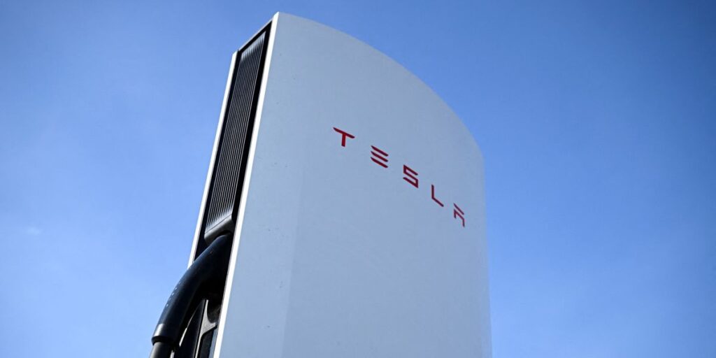 Volkswagen e BMW superam Tesla em venda de elétricos na Europa em fevereiro