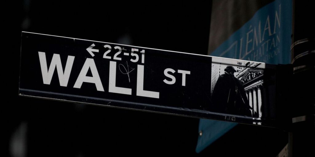 Futuros em NY sobem após secretário de Trump sugerir alívio nas tarifas