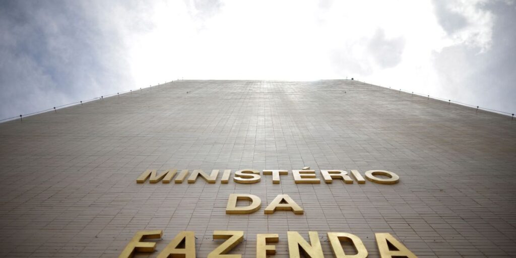 Ministério da Fazenda eleva projeções de inflação para 2025 e 2026