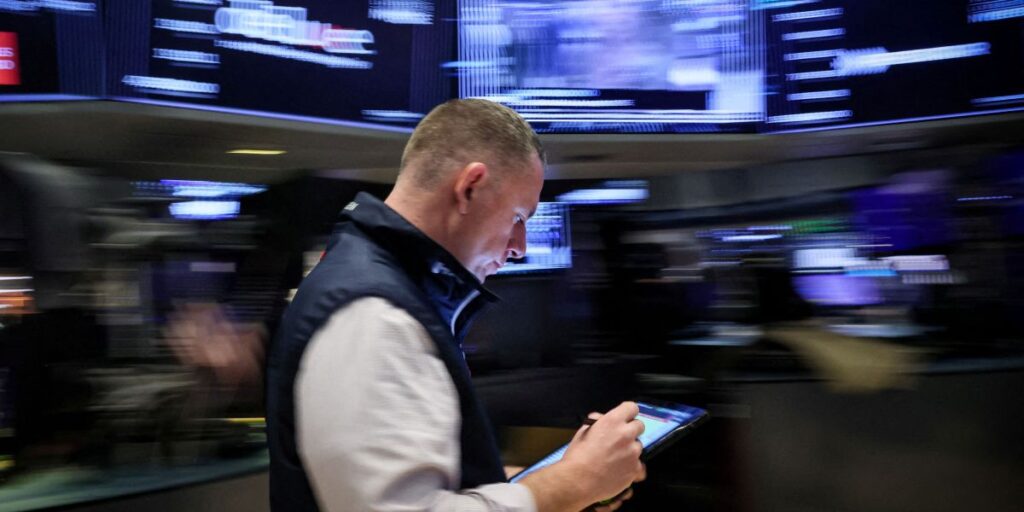 Wall Street cai em meio a preocupações com tarifas nos EUA