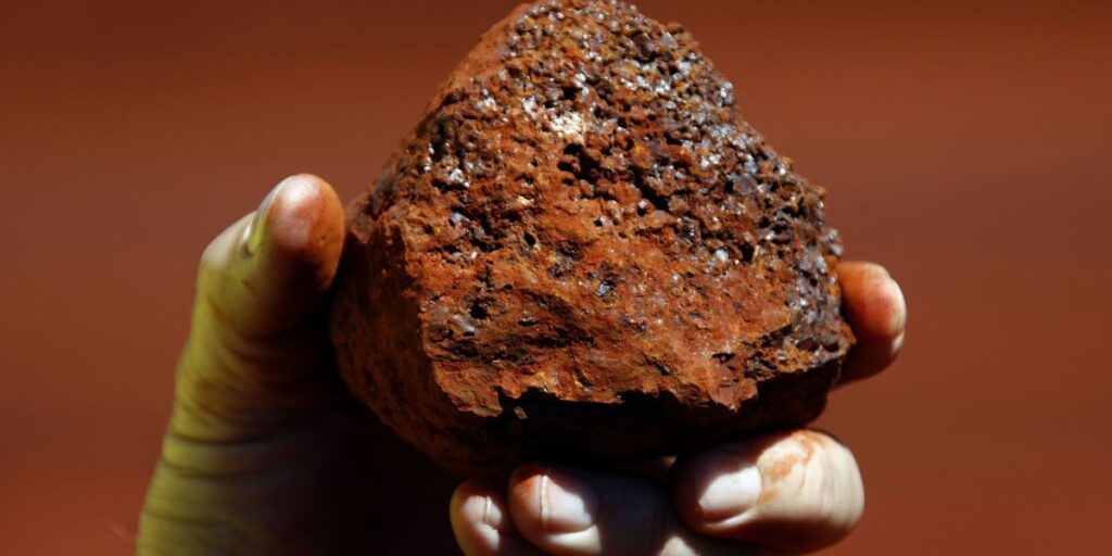 Minério de ferro se recupera com demanda de curto prazo da China resiliente