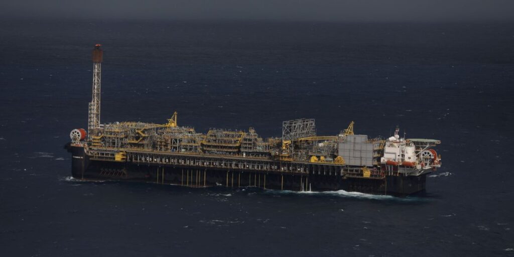 Produção de petróleo do Brasil cai 2% em janeiro, diz ANP
