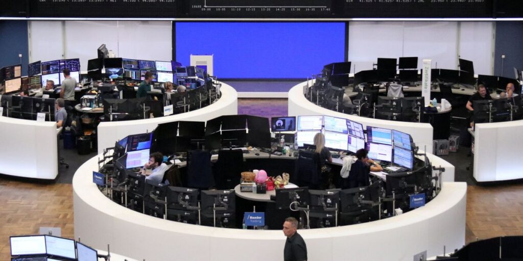 Bolsas da Europa caem com ações de montadoras e tarifas dos EUA