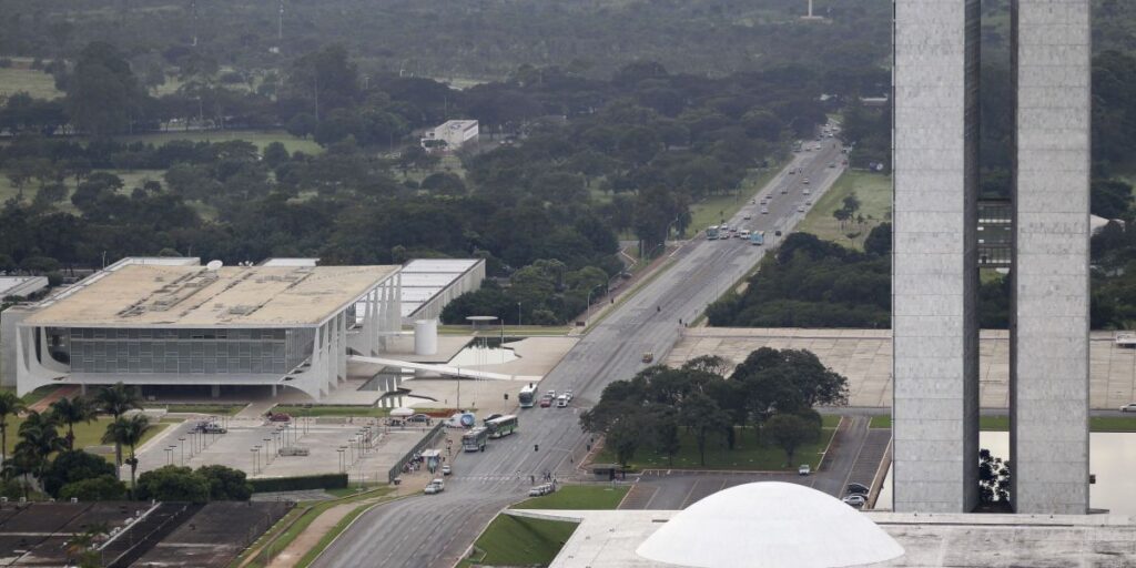 Poupança cai pelo 3º ano seguido e Brasil vê desafio para investimentos