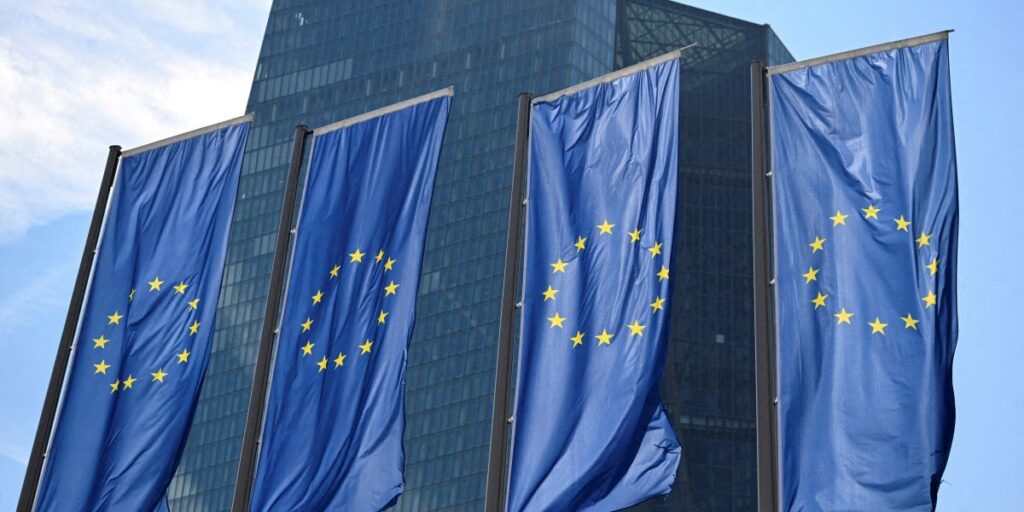 Bolsas da Europa abrem em alta, mas perdem fôlego após PMIs da região