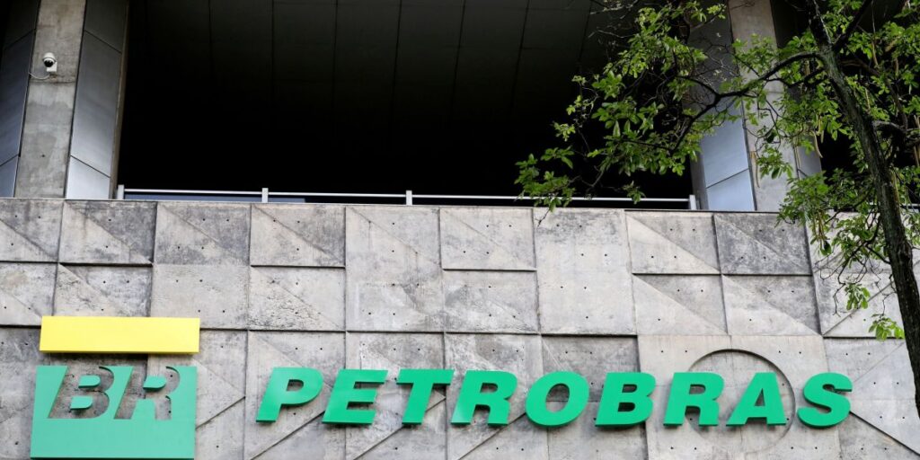 Petrobras distribui R$ 100,3 bilhões em dividendos em 2024