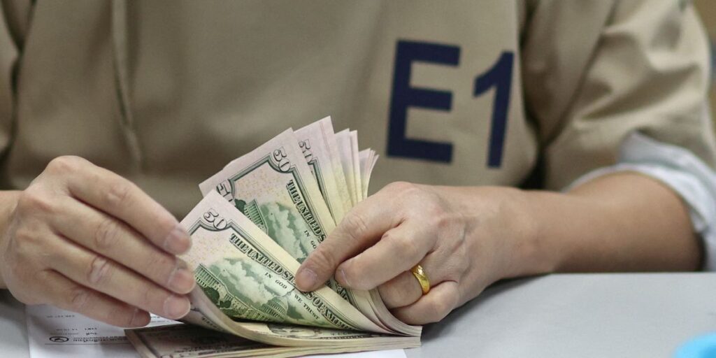 Brasil tem fluxo cambial negativo de US$ 256 milhões em fevereiro, diz BC