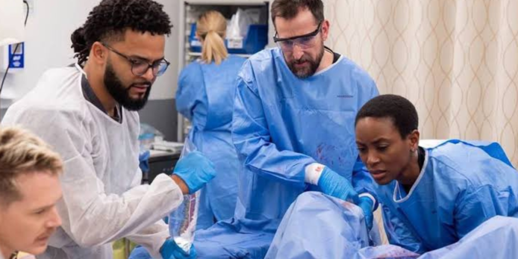 Criadores de "The Pitt" explicam como realizaram cena realista de parto