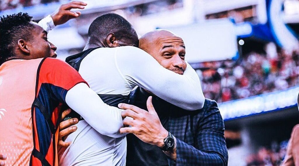 Jogador do Panamá comemora gol histórico com Henry: "Você é meu ídolo"