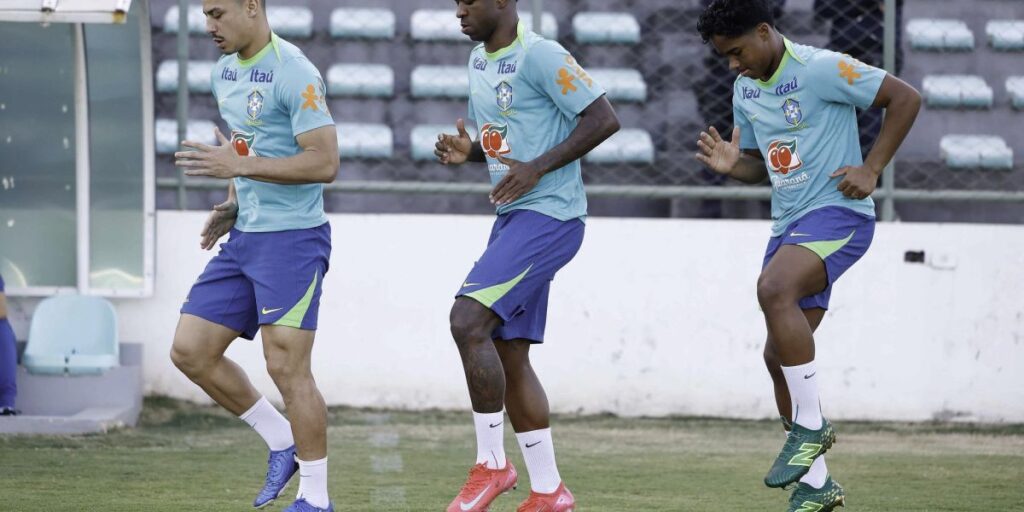 Seleção Brasileira: Dorival tem "conversa especial" com Vini Jr e Endrick