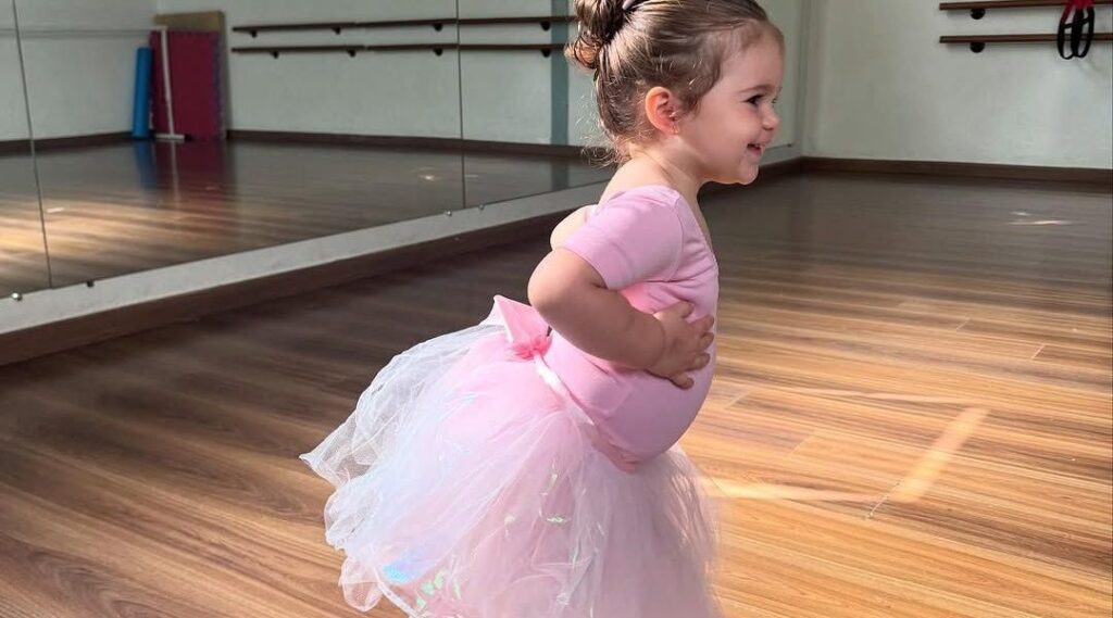 Viih Tube mostra 1ª aula de balé da filha, Lua; veja fotos