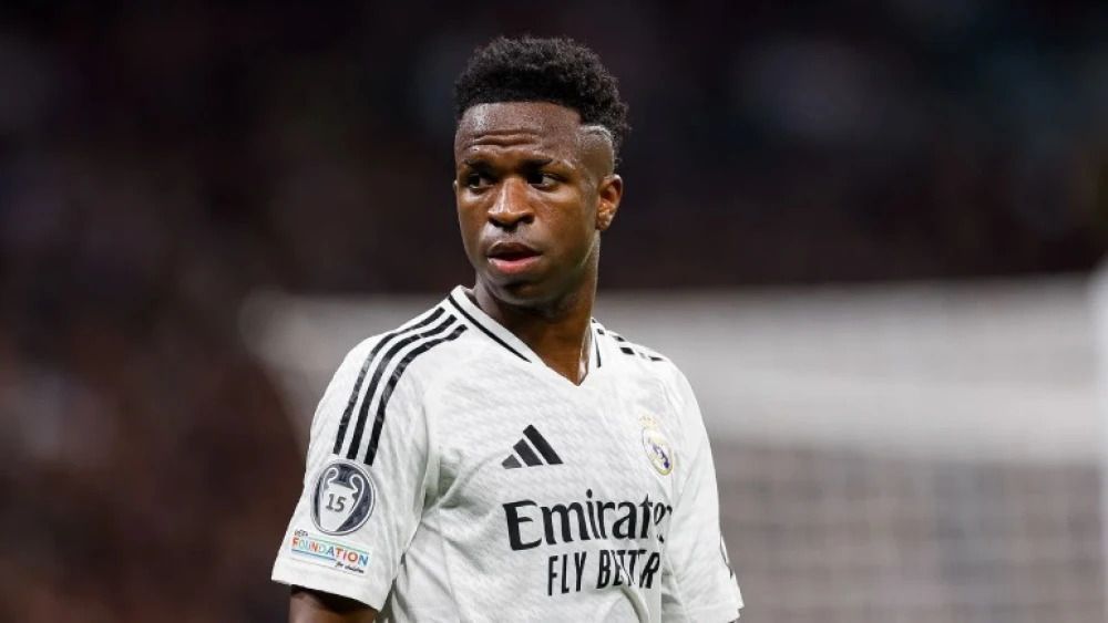 Vinicius Jr sofre racismo de torcida do Atlético antes de jogo da Champions