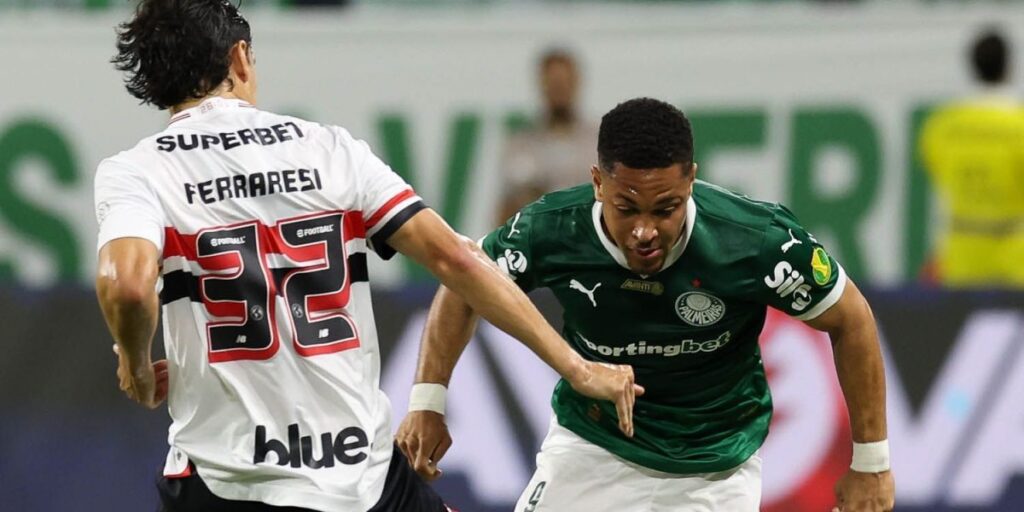 Jornal repercute estreia "polêmica e discreta" de Vitor Roque no Palmeiras
