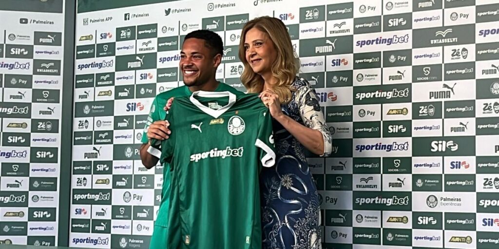 Vitor Roque diz que está pronto e que estreia no Palmeiras depende de Abel