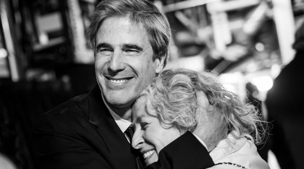 Academia compartilha foto de Walter Salles no Oscar: "Vitória tão grande"