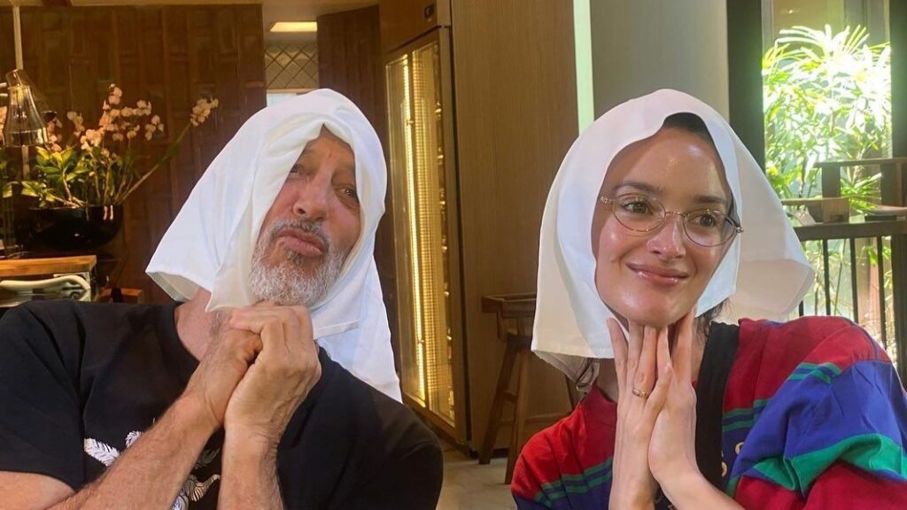 Atriz de "The White Lotus" abre álbum de fotos do set do 6º episódio