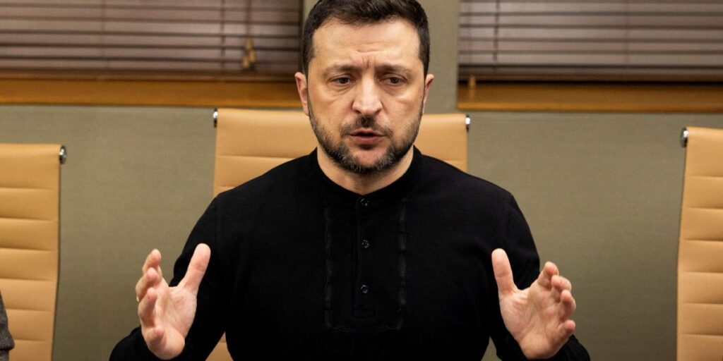 EUA e Ucrânia concordaram em se reunir "em breve", diz assessor de Zelensky