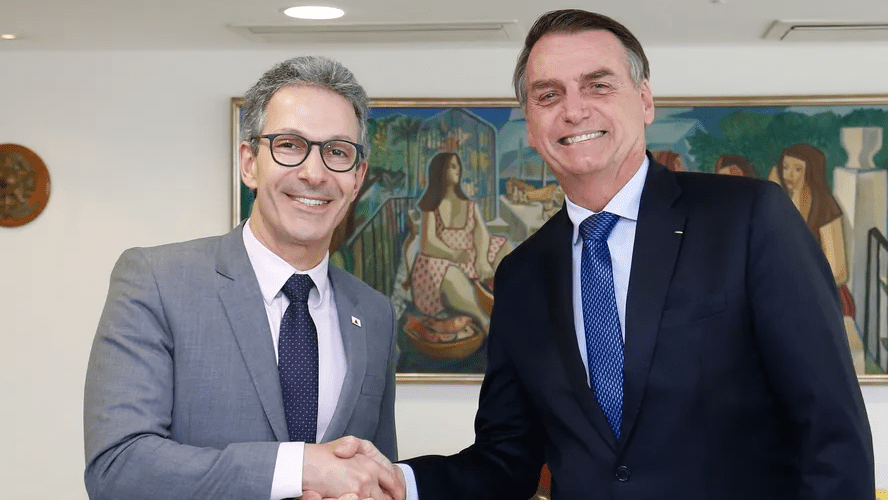 Zema diz que Bolsonaro é "maior líder de oposição" e ex-presidente agradece