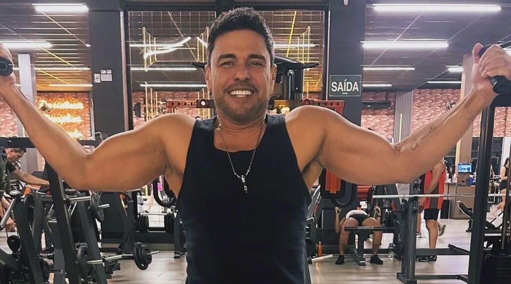 Zezé Di Camargo mostra bíceps em rotina fitness; veja