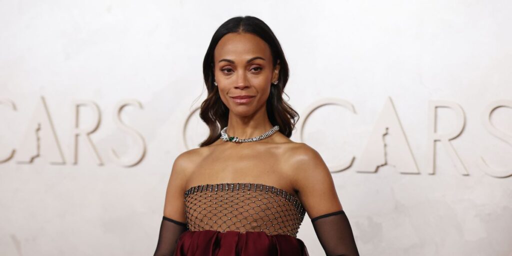 No Oscar, Zoe Saldaña usou colar que levou 34 meses para ser confeccionado