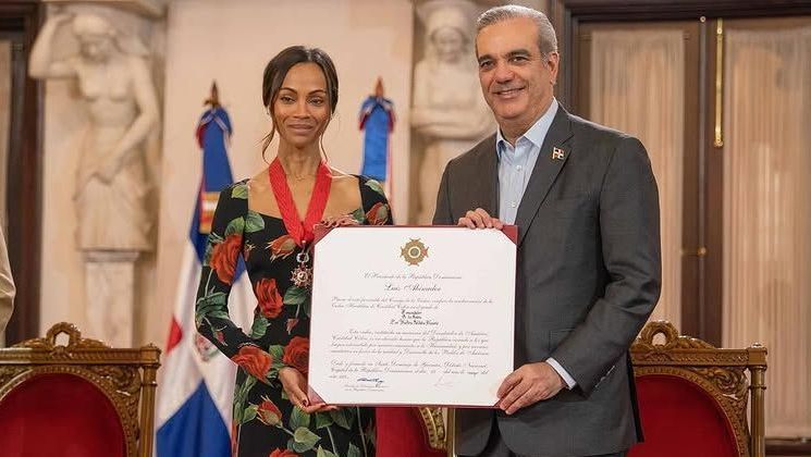 Zöe Saldaña é reconhecida na República Dominicana por carreira no cinema