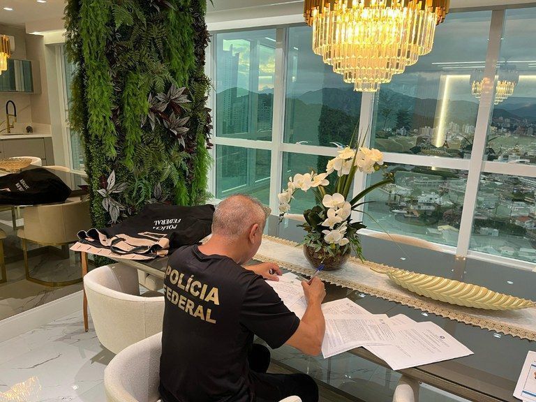 Irmão de Igor Peretto é preso em operação contra crime financeiro