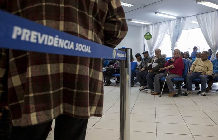Fila do INSS aumenta e fecha 2024 com mais de 2 mi de requerimentos