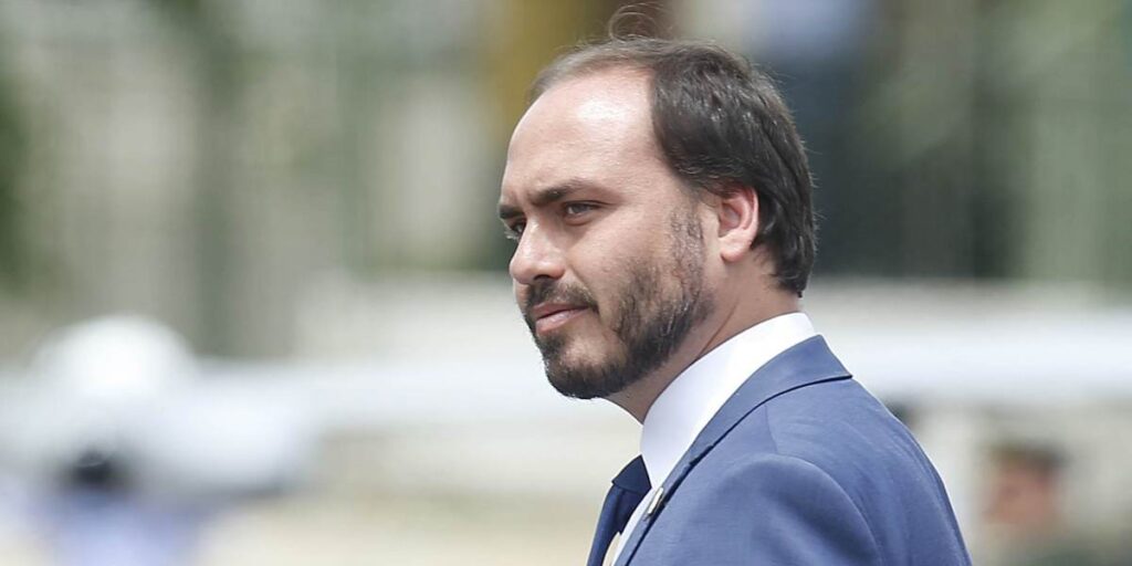 Abin paralela: Carlos Bolsonaro presta depoimento à PF sobre Ramagem