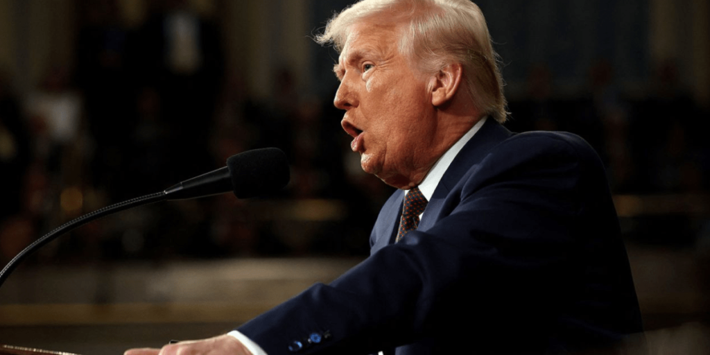 Líder republicano diz que Trump estava brincando ao falar sobre 3º mandato