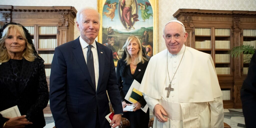 Joe Biden planeja ir ao funeral do papa Francisco, diz porta-voz