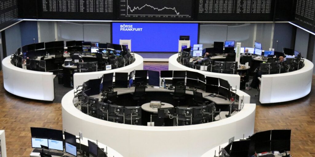 Bolsas da Europa fecham em alta com alívio tarifário e balanços no radar