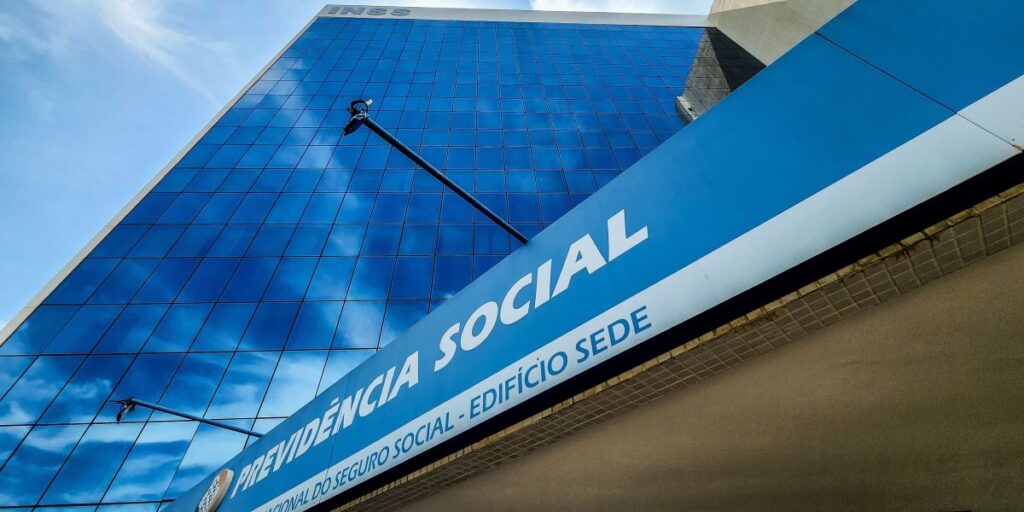 Oposição consegue assinaturas para CPI do INSS