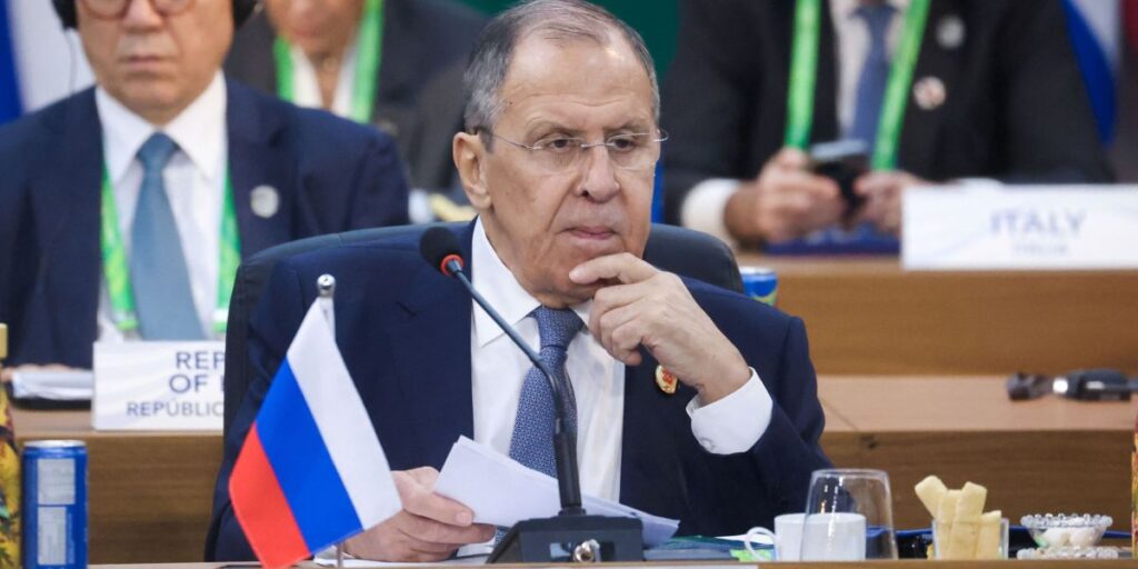 Rússia diz que não é fácil chegar a um acordo de paz na Ucrânia com os EUA