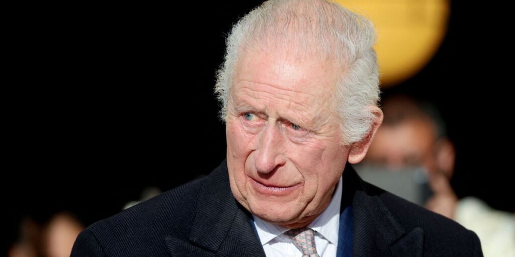 Papa Francisco recebe visita surpresa do rei Charles no Vaticano