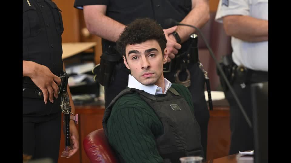 Luigi Mangione é acusado formalmente pelo assassinato de CEO