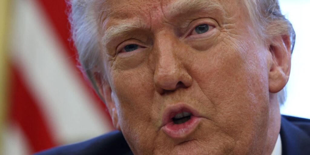 Trump assina ordem para aliviar impacto das tarifas sobre montadoras