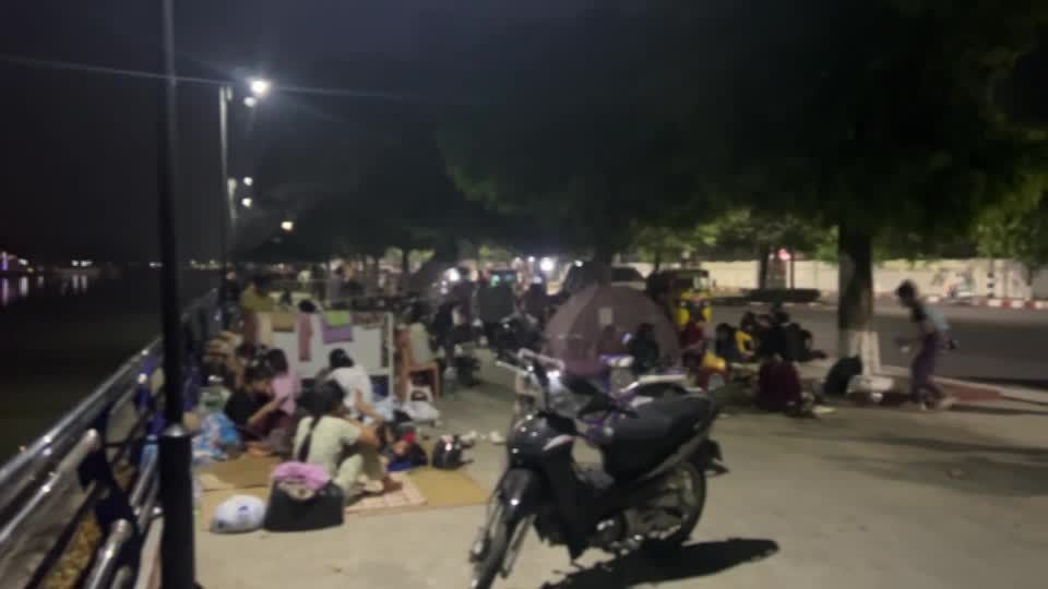 Mianmar: Após terremoto, moradores dormem em estradas por medo de tremores